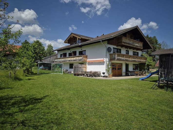 Ganze Ferienwohnung, Ferienwohnungen Maurer Hof - Ferienwohnung Bauernhaus 2. Stock 70 qm in Siegsdorf, Bayerische Alpen
