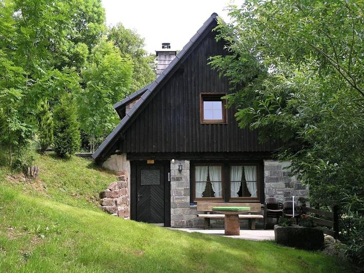 Ferienhaus für 4 Personen, mit Terrasse und Garten sowie Seeblick