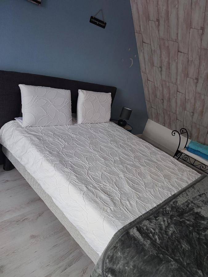 Gîte pour 2 personnes, avec Terrasse et Vue à Monts