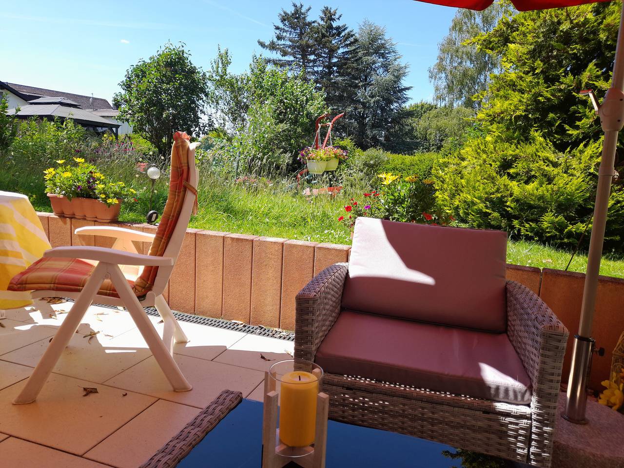 Ganze Wohnung, Ferienwohnung 'Sonnenblume' mit privater Terrasse, privatem Garten und Wlan in Daun, Vulkaneifel