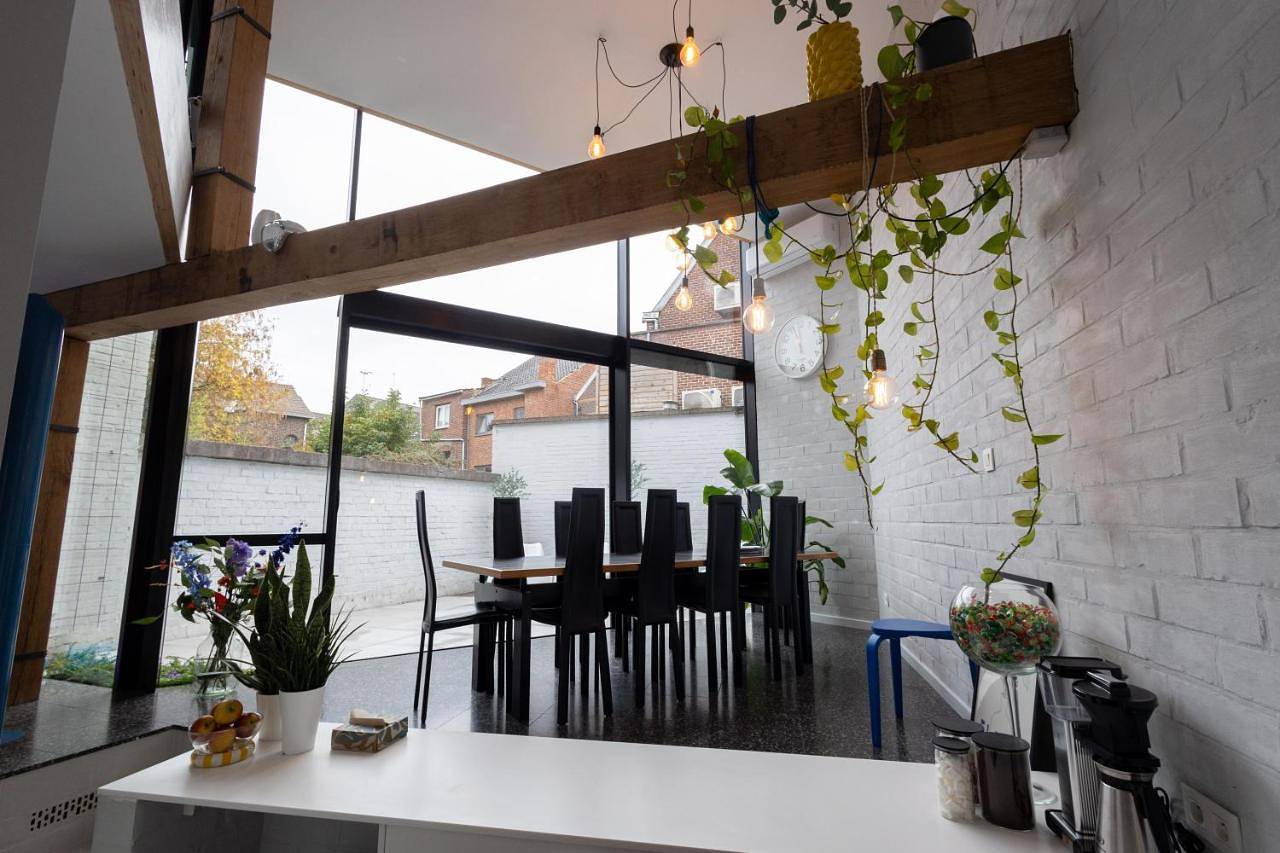 Townhouse Tongeren Center 275m2, 10p w Airco - Featured in Designbook in Tongres, Limbourg (Belgique)