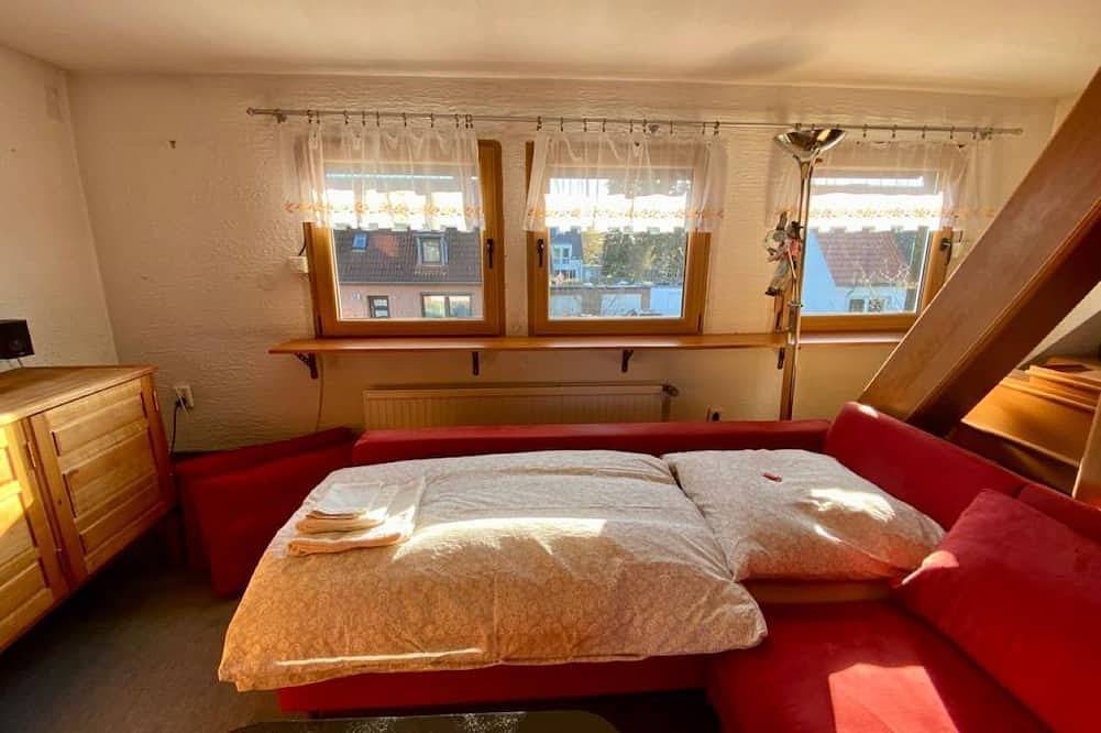 Cozy house with balcony and private parking in Dusseldorf, near exhibition halls in Eller-Düsseldorf, Düsseldorf