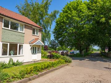 Log Cabin for 8 People in South Yorkshire, Yorkshire, Photo 2