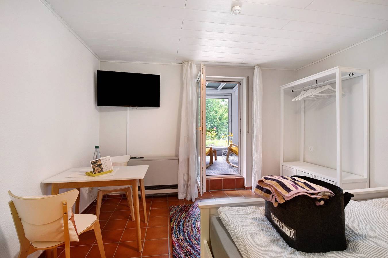 Ganze Wohnung, Ferienwohnung 'Burgblick' mit Gemeinschaftsgarten und Wi-Fi in Bad Urach, Albsteig Etappe 9