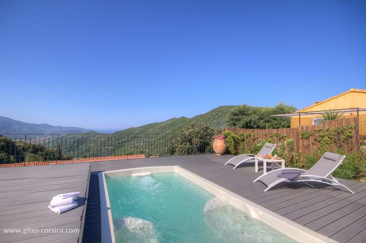 Gîte pour 4 personnes, avec Jacuzzi et Terrasse ainsi que Jardin et Piscine