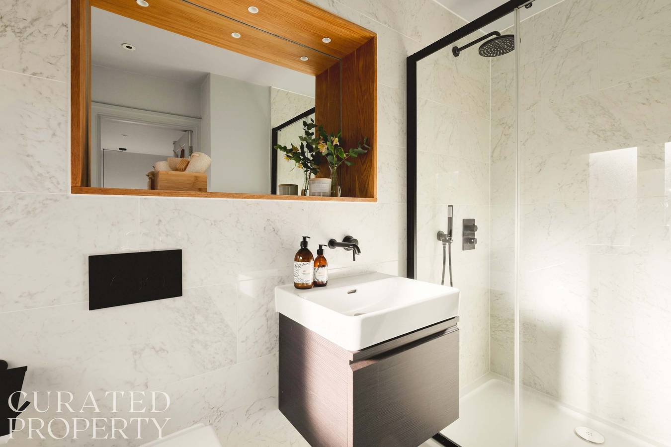 Entire apartment, Super King Suite Â· Quiet Courtyard, Central Bath in Bath, Bath & North East Somerset