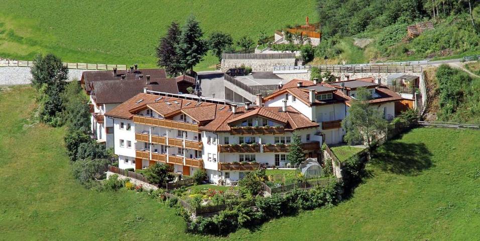 Ferienhaus für 7 Personen, mit Balkon und Terrasse sowie Whirlpool und Garten in Martell