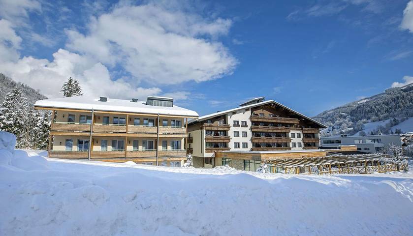 Hôtel pour 2 personnes, avec Balcon et Terrasse ainsi que Piscine et Sauna