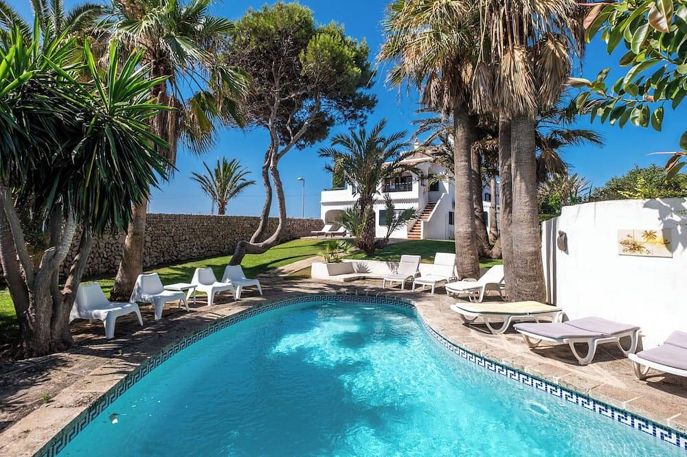 Familienfreundliche Villa auf Menorca mit herrlichem Meerblick und großem Garten in Sol d'Este, Es Castell