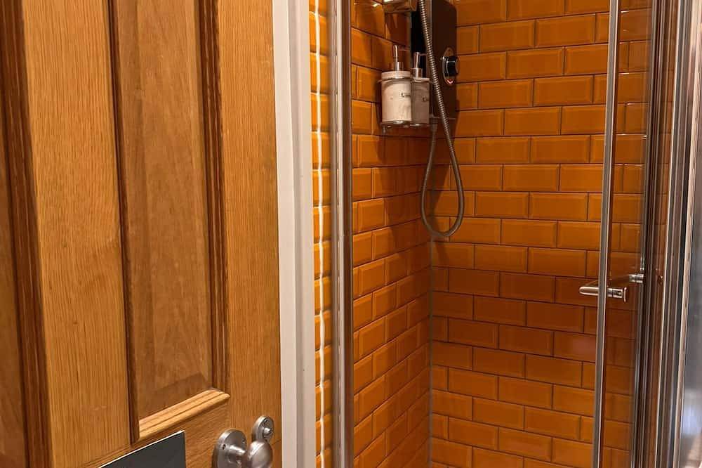 Double room / shared bathroom in Market Ward, Cambridge