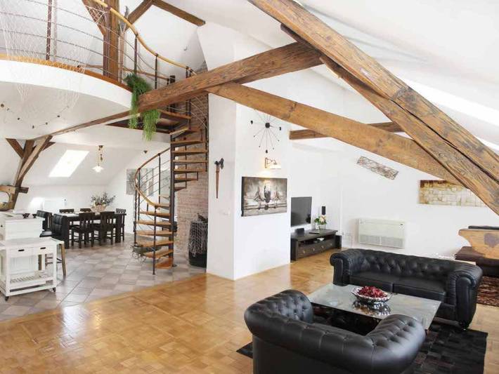 Loft dla 7 osób, z Jacuzzi w Praga
