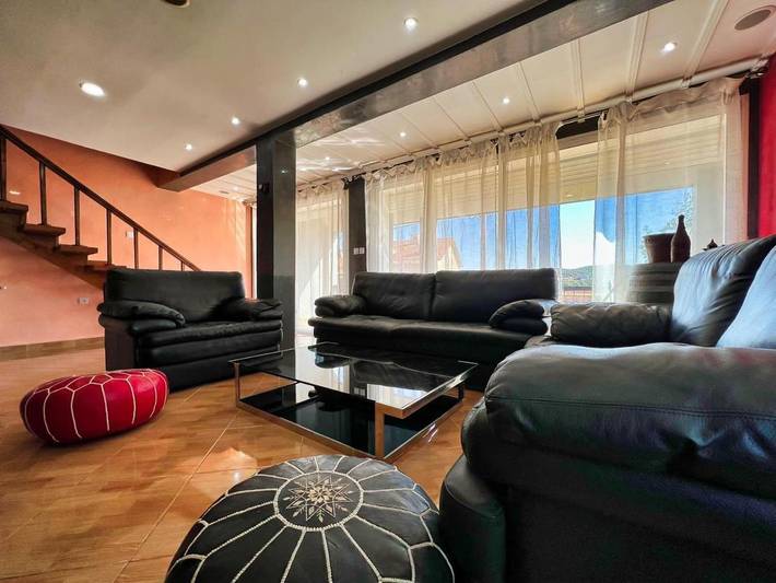 Chalet pour 10 personnes, avec vue et piscine ainsi que jardin et terrasse