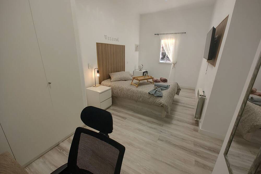 Rome: room with comfort and shared areas Gran Via-Madrid in Centro (Madrid), Madrid