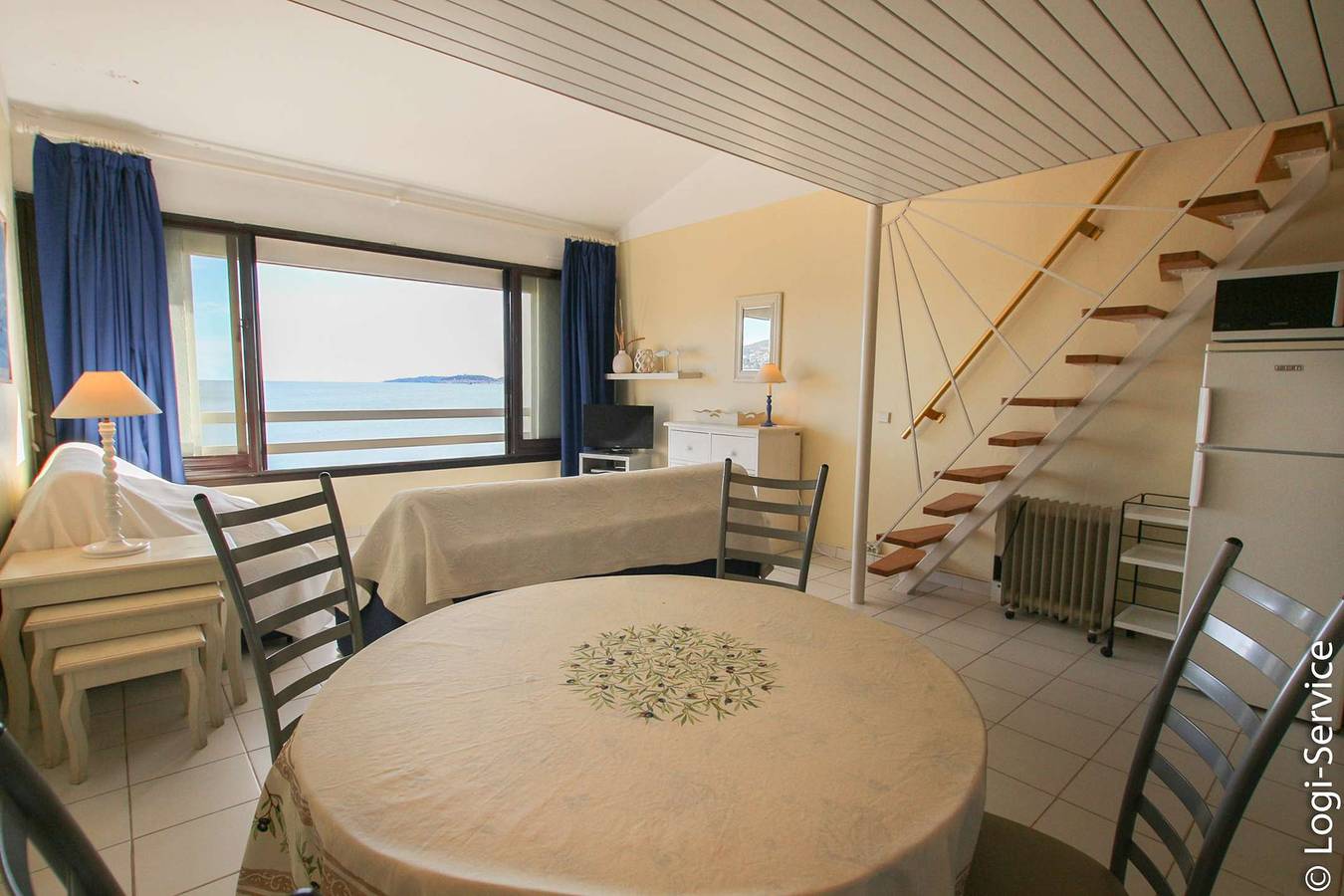 Hel studio-lejlighed, Studio flat with mezzanine on the beach in Port Grimaud, Grimaud