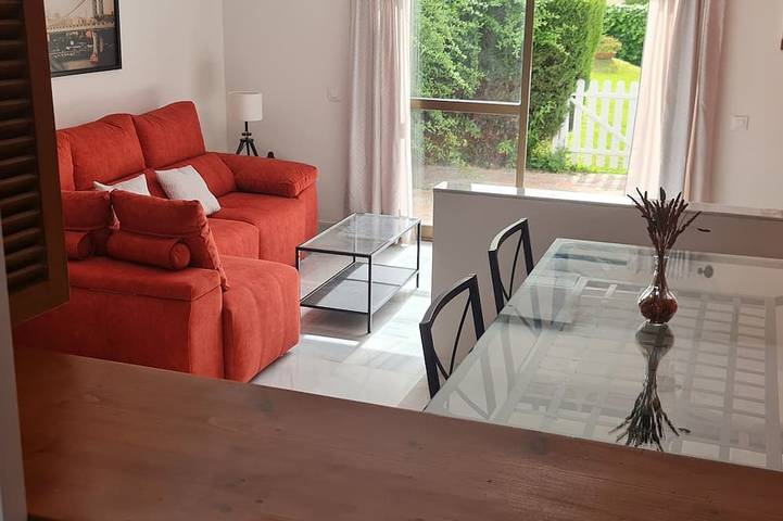 Casa de vacaciones para 4 personas, con piscina y balcón en Provincia de Cádiz