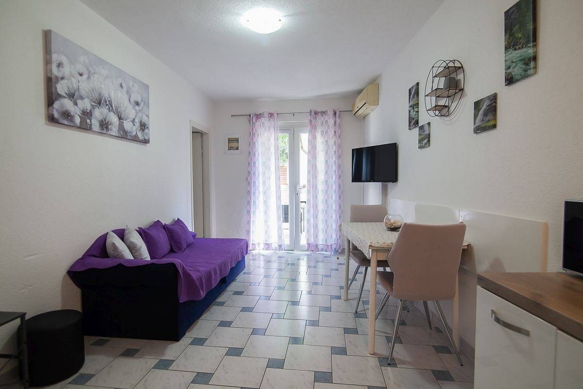 Ganze Wohnung, 1-Zimmer-Ferienwohnung mit Terrasse Bol, Brac A-23847-a in Bol, Brac