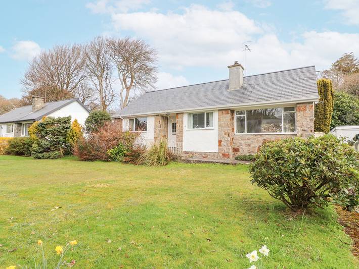 Cottage for 5 people, with garden, with pets in Llanbedrog