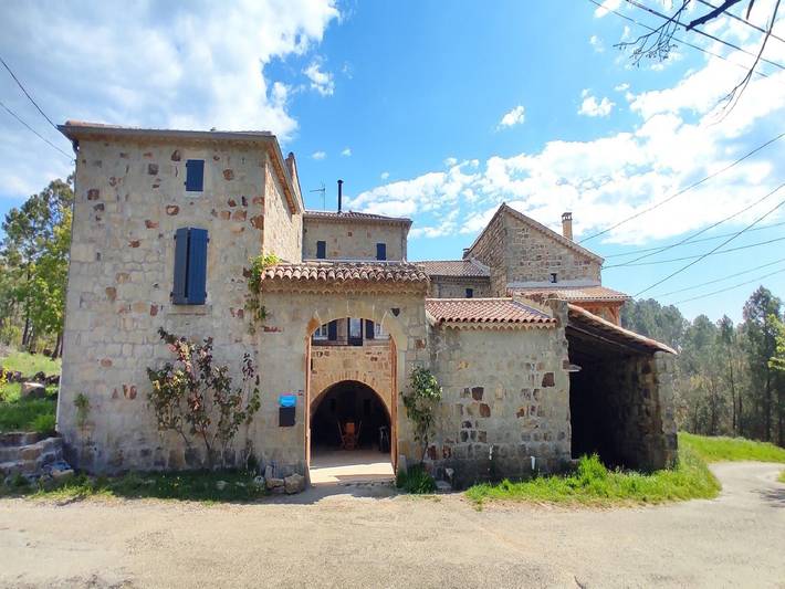 Location de vacances pour 6 personnes, avec Terrasse et Jardin à Sanilhac