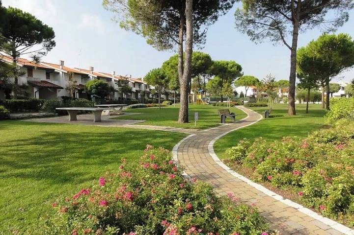 Villa für 6 Personen, mit Garten und Pool in Bibione
