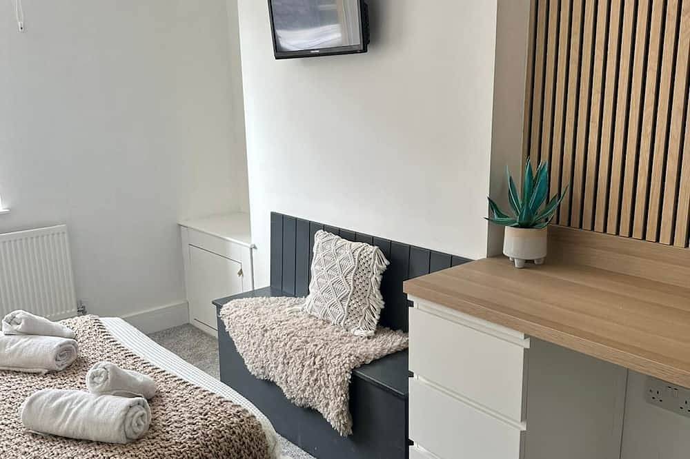 Luxurious Central 5 Double Bedroom Home | 3 Floors in Cardiff, Cardiff region