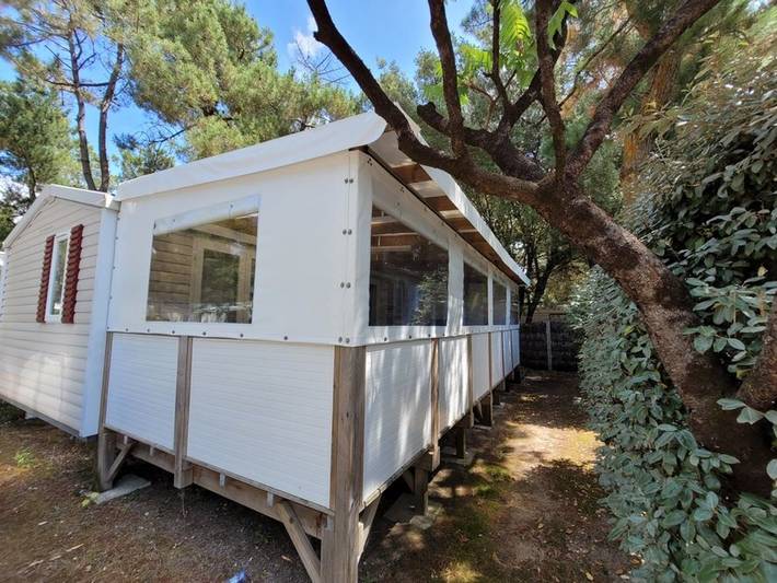 Mobil home pour 6 personnes, avec terrasse et piscine