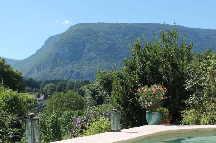 Gîte pour 5 personnes, avec Terrasse ainsi que Piscine et Sauna à Saint-Martin-de-Bavel