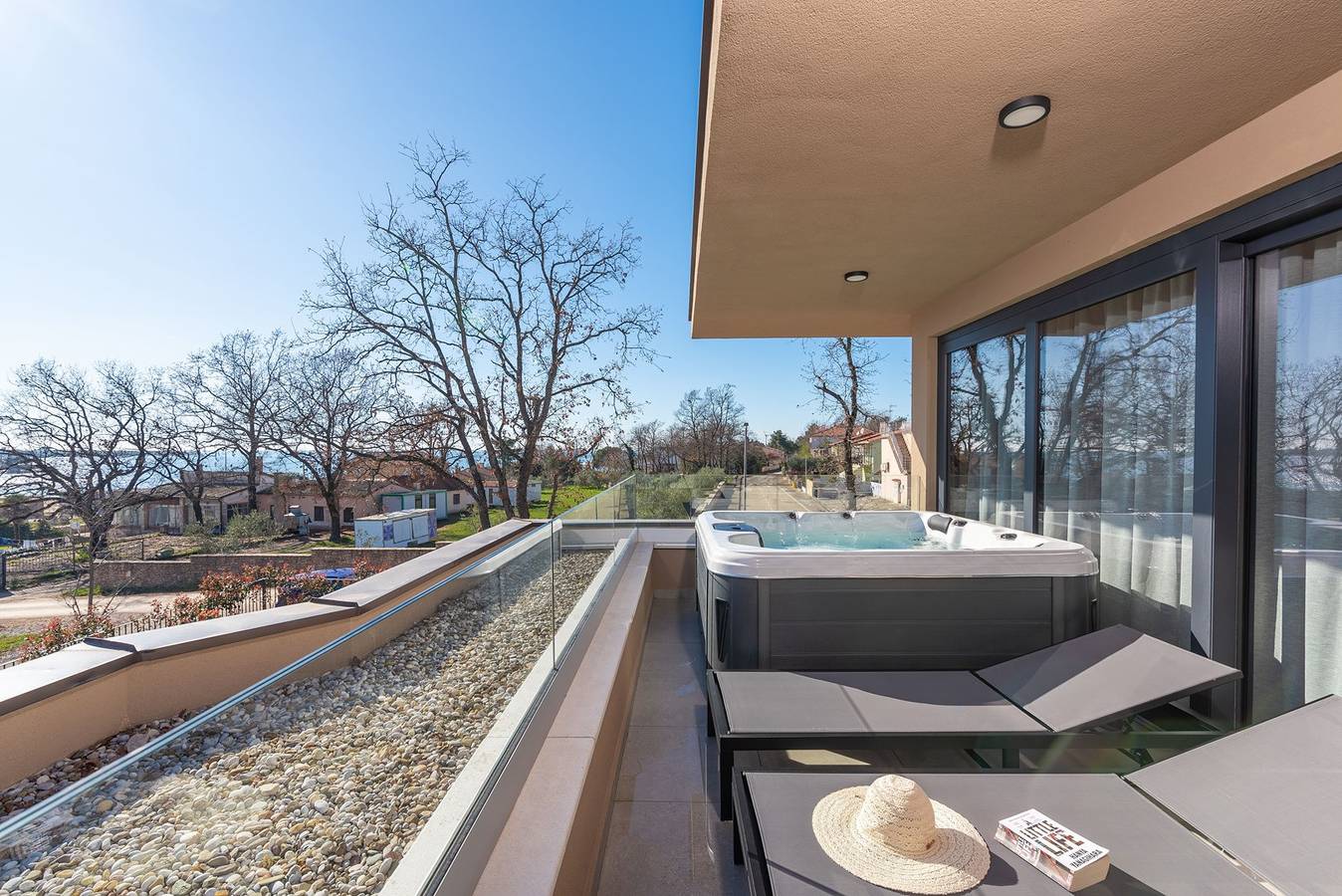 Ganze Wohnung, Luxuriöses Apartment mit Jacuzzi, Meerblick und Balkon in Istrien
 in Karigador, Općina Brtonigla