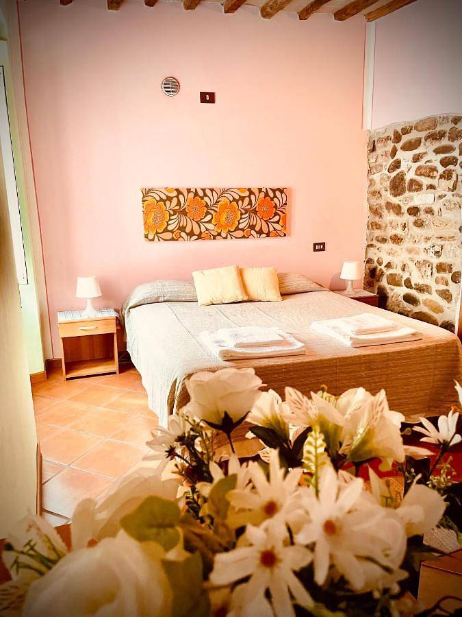 Double Room with Private Bathroom in Gallicano, Garfagnana