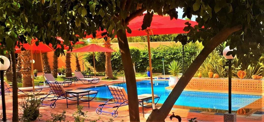 Maison d’hôte pour 2 personnes, avec vue et piscine ainsi que terrasse et jardin, animaux acceptés