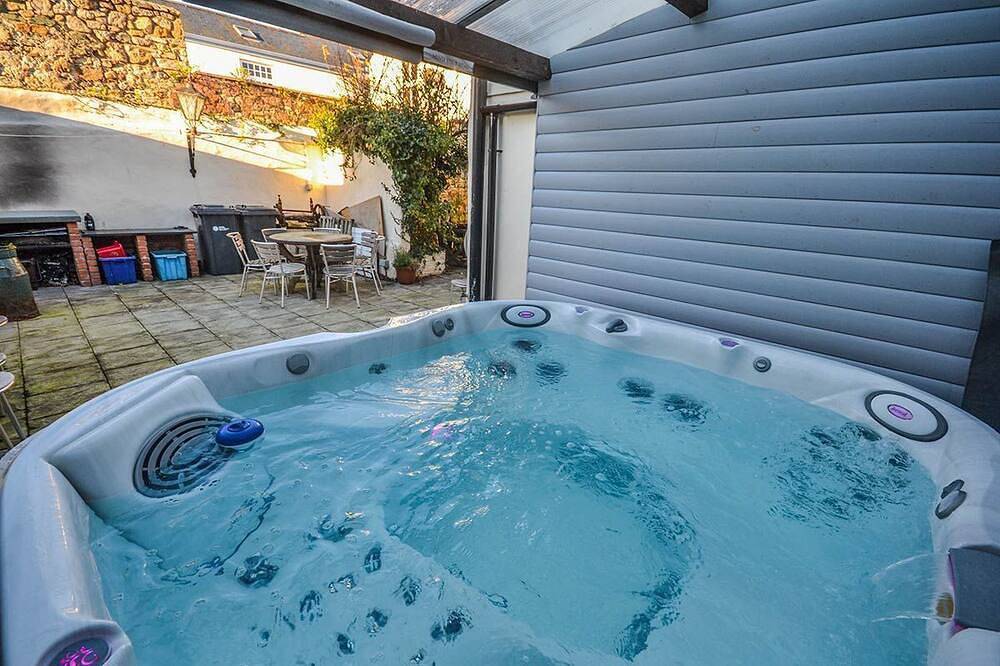 Kings House -  a town house that sleeps 12 guests  in 6 bedrooms in Beaumaris, Insel Anglesey