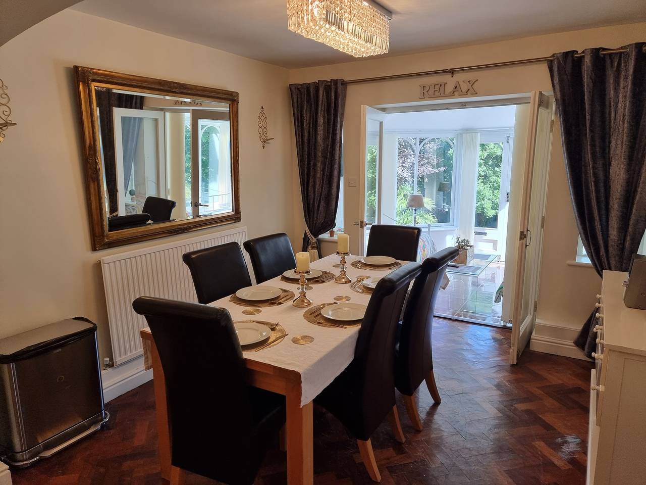 Entire holiday apartment, Apartment Sleeps 6 with Garden in Swansea region