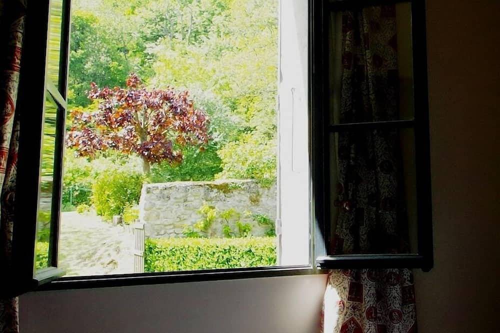 Prieuré de Rochefort,  havre de sérénité  à l'orée des forêts de Picardie.Promos in Berneuil-sur-Aisne, Oise