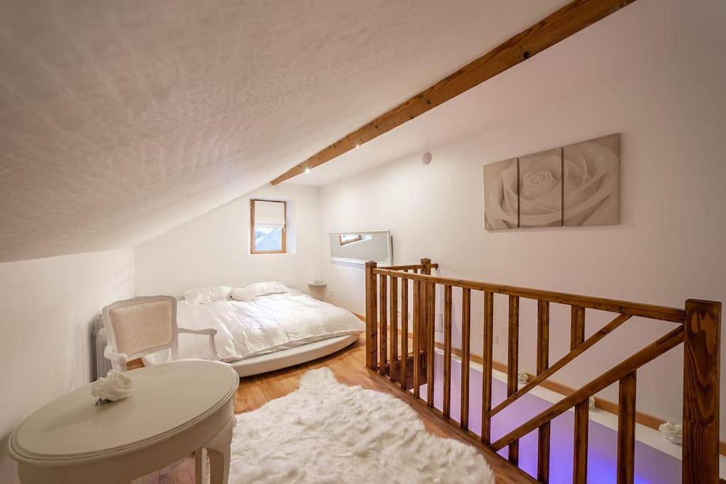 Appartement entier, Two-Bedroom Apartment in Tresserve, Région de Chambéry