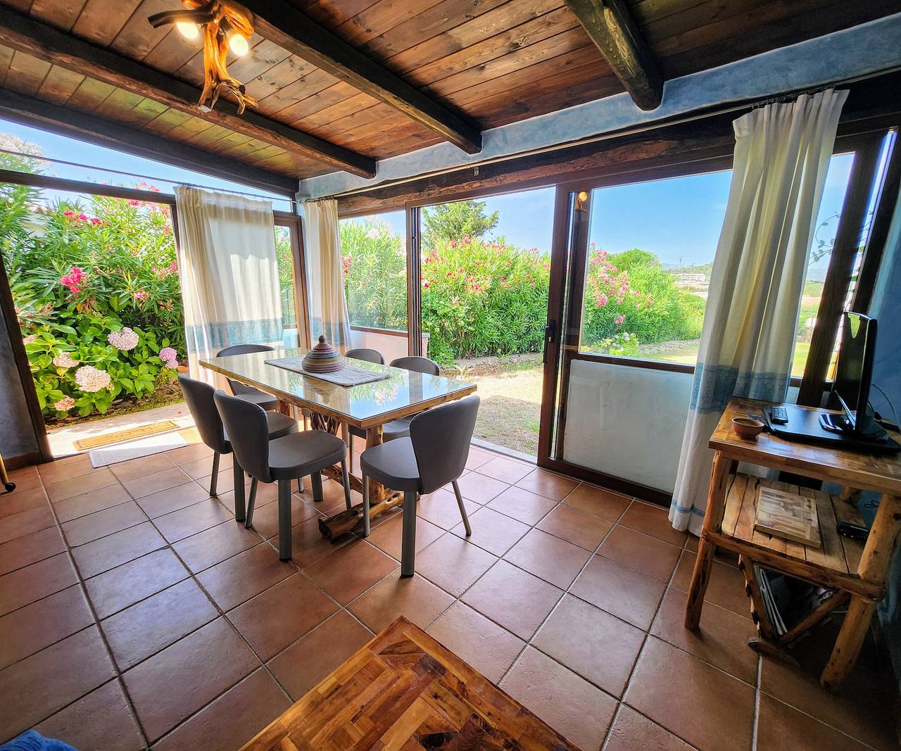 Villa 'Maffy' mit Meerblick, Wlan und Klimaanlage in Baja Sardinia, Arzachena