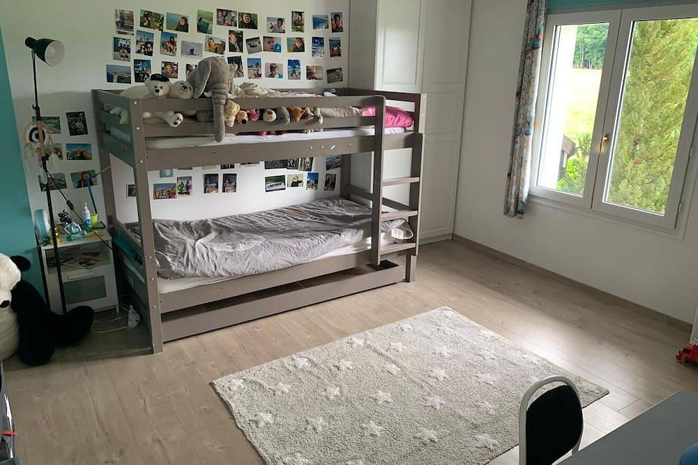 Superb 330m² villa sleeping 11, heated pool, terrace and garden in Divonne-les-Bains, Gex