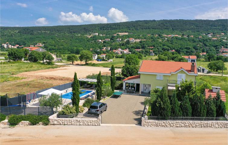 Gemütliche 2-Zimmer-Wohnung mit Pool, WLAN und Terrasse in der Nähe von Fluss und See in Imotski, Makarska Riviera