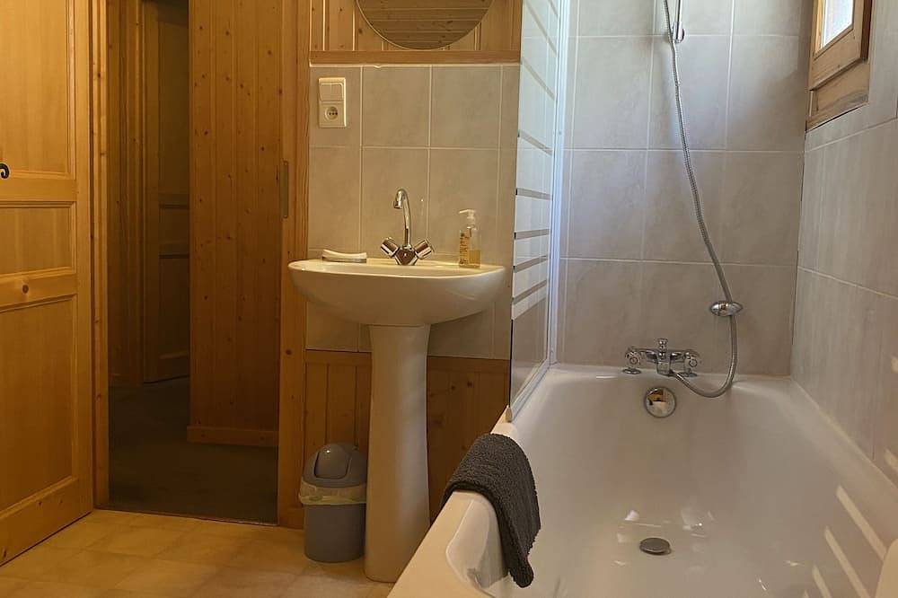 5-bedroom chalet with private sauna and stunning views in Le Biot, Région de Thonon-les-Bains