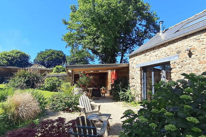 Location de vacances pour 4 personnes, avec jardin et terrasse à Pont-de-Buis-lès-Quimerch
