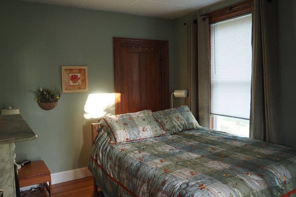 Ganze Wohnung, Elegantes, neu renoviertes 1Br-Ferienhaus aus dem 19. Jahrhundert in New England in Lee, Berkshire County