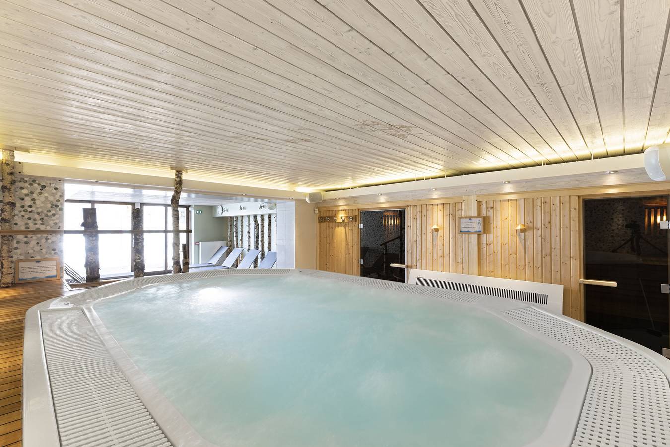 Ganze Wohnung, Ferienwohnung für 12 Personen mit Pool in La Rosière, Montvalezan