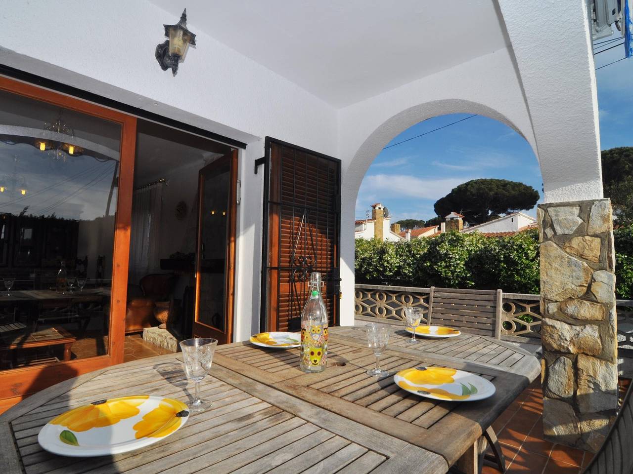 Ruhiges Haus mit großem Garten, Wlan & nur 200m vom Strand in Riells in l'Escala, Oberampurien