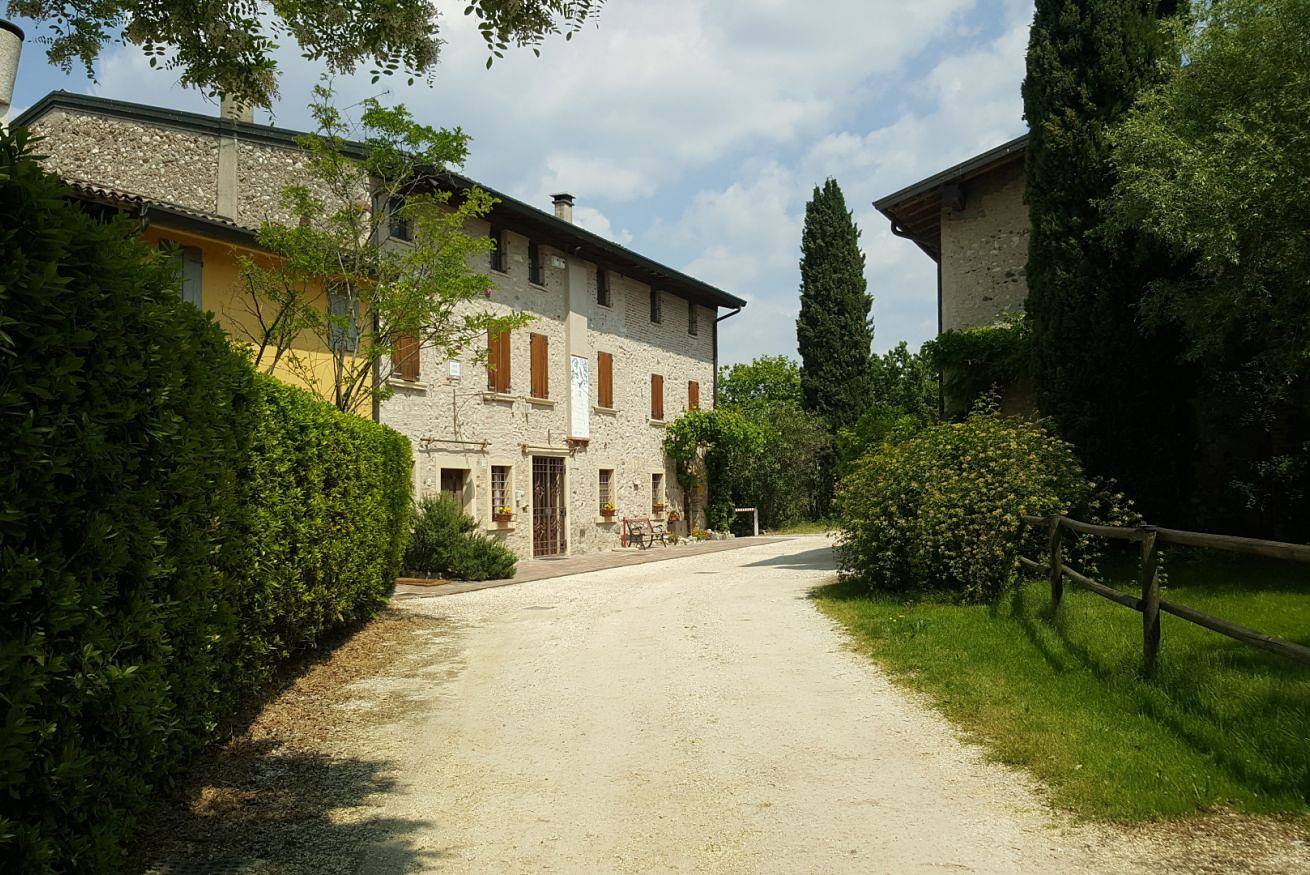 Ganze Wohnung, Ferienwohnung für 5 Personen mit Garten in Pozzolengo, Gardasee-Berge