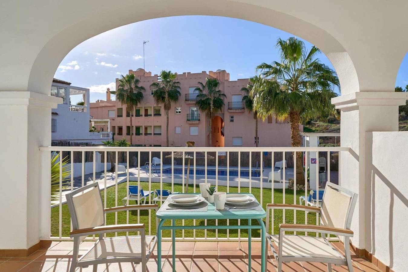 Appartement 'N1' met gedeeld zwembad, wifi en airconditioning in Playa de Burriana, Nerja