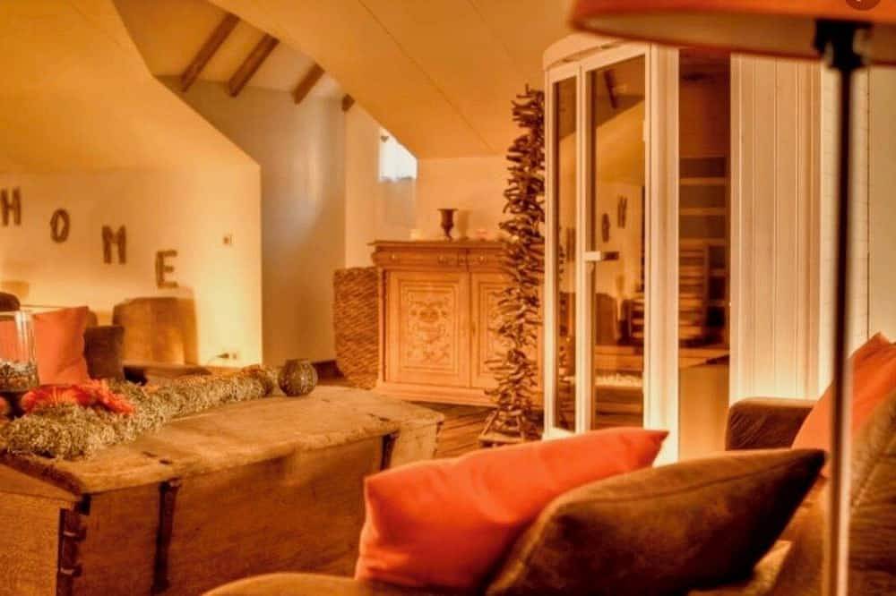 Geheel appartement, Loft with jacuzzi and infrared sauna in the Belgian Ardennes in Theux, Luik en omgeving