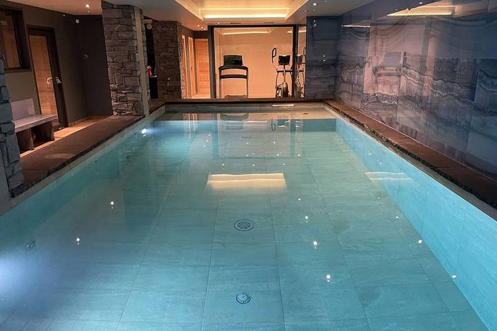 Chalet pour 2 personnes, avec sauna et piscine ainsi que terrasse et jardin à Peisey-Nancroix