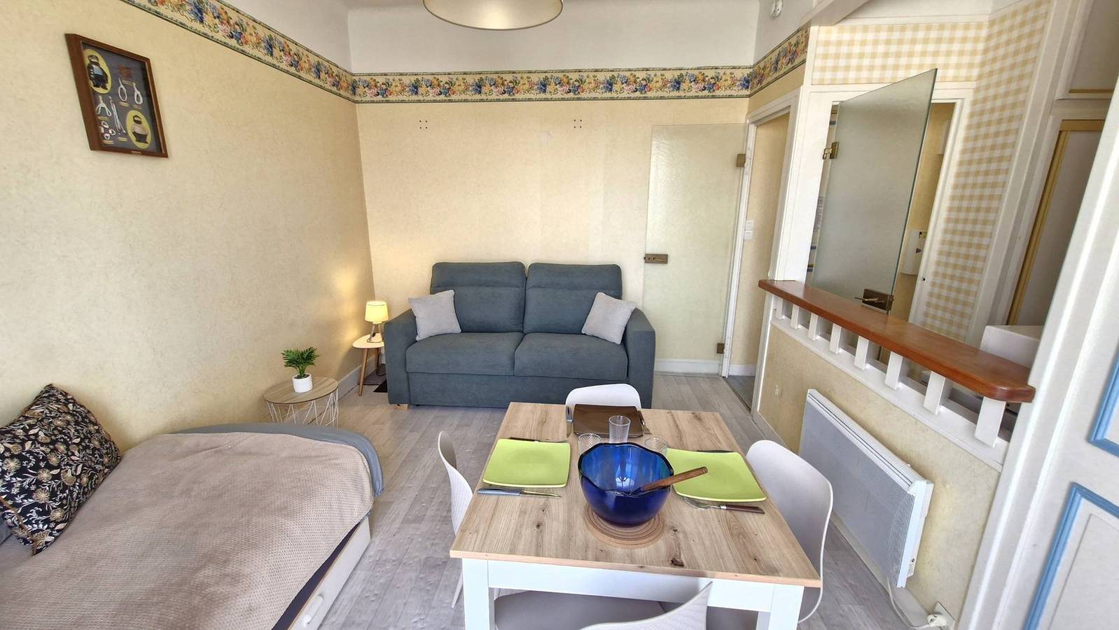 Studio entier, Royan Pontaillac - Studio Pleine Vue Mer - Ideal Petit Budget in Pontaillac, Royan