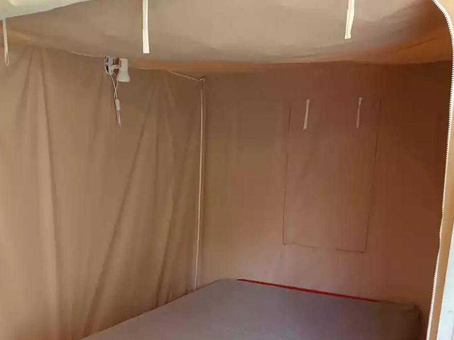 Camping Les Rives du Céou - Safaritent 4 personen - Bengaalse tent, 4 slaapplaatsen, geen sanitair in Saint-Chamarand, Centraal Massief