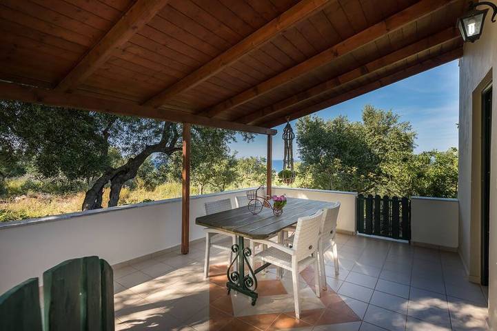 Villa für 2 Personen, mit Pool und Garten sowie Balkon - 1