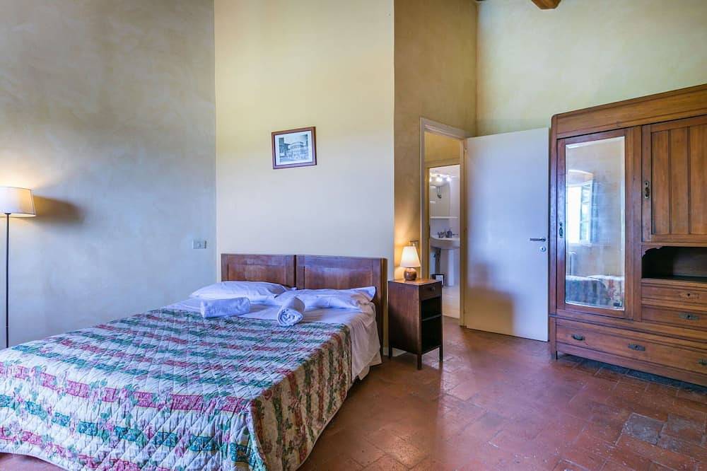 Mooi appartement in vakantiehuis voor 6 personen met zwembad, Tv en patio in Poggibonsi, Chianti