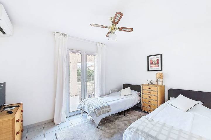 Location de vacances pour 8 personnes, avec jardin et piscine à Brouilla - 2
